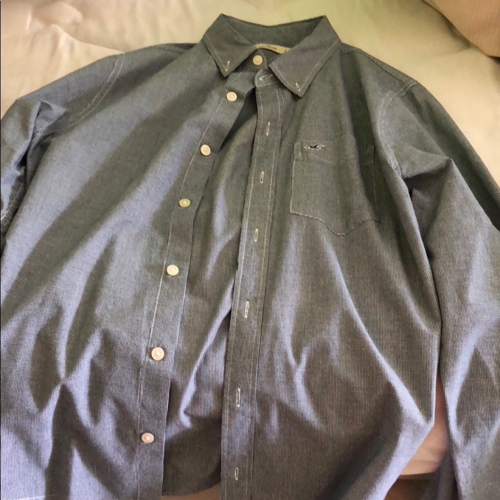 Hollister large button up